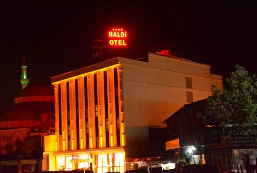 hotel haldi van_shabavizparvaz_01.jpg
